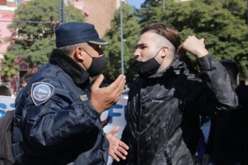 CÓRDOBA | Brutal represión policial a comerciantes que se manifestaron en contra de la Fase 1