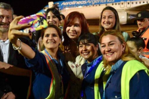 A los empleados de Aerolíneas Argentinas les prohibieron el uso de pasajes al exterior