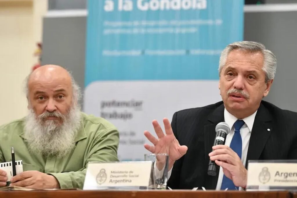 Emilio Pérsico de la Secretaria de Economía Social junto a Alberto Fernández