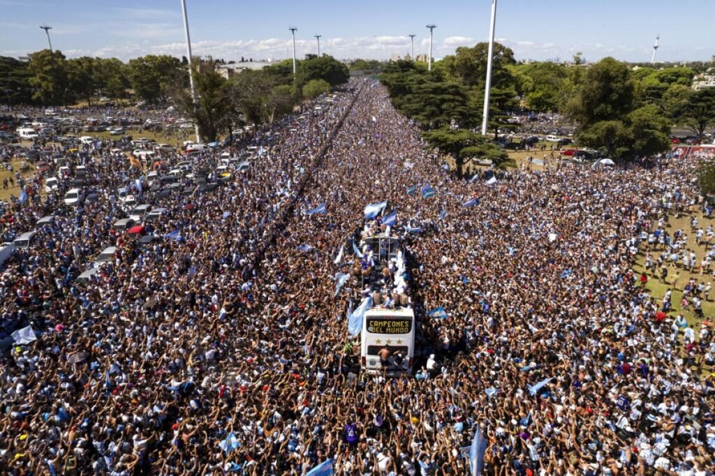 Cinco millones de personas salieron a las calles para recibir a la Selección argentina.