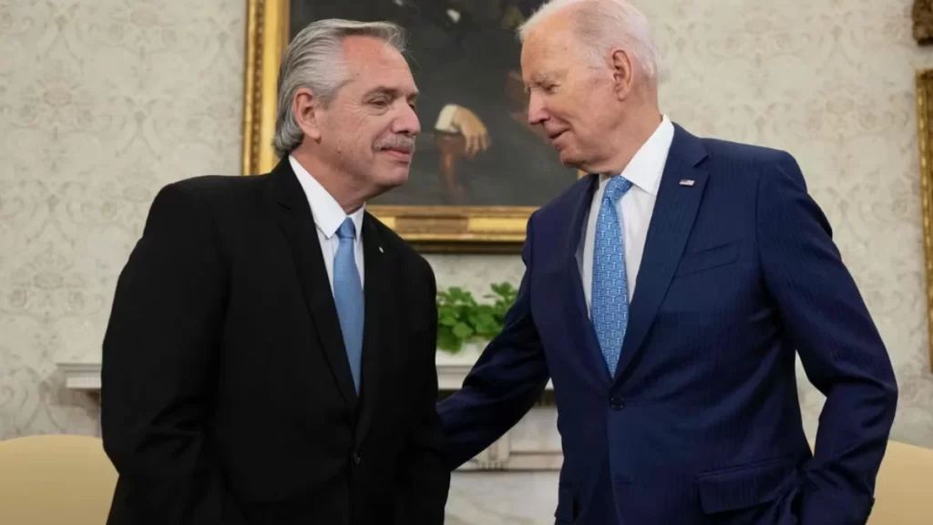 El presidente Alberto Fernández junto al jefe de Estado norteamericano, Joseph Biden.
