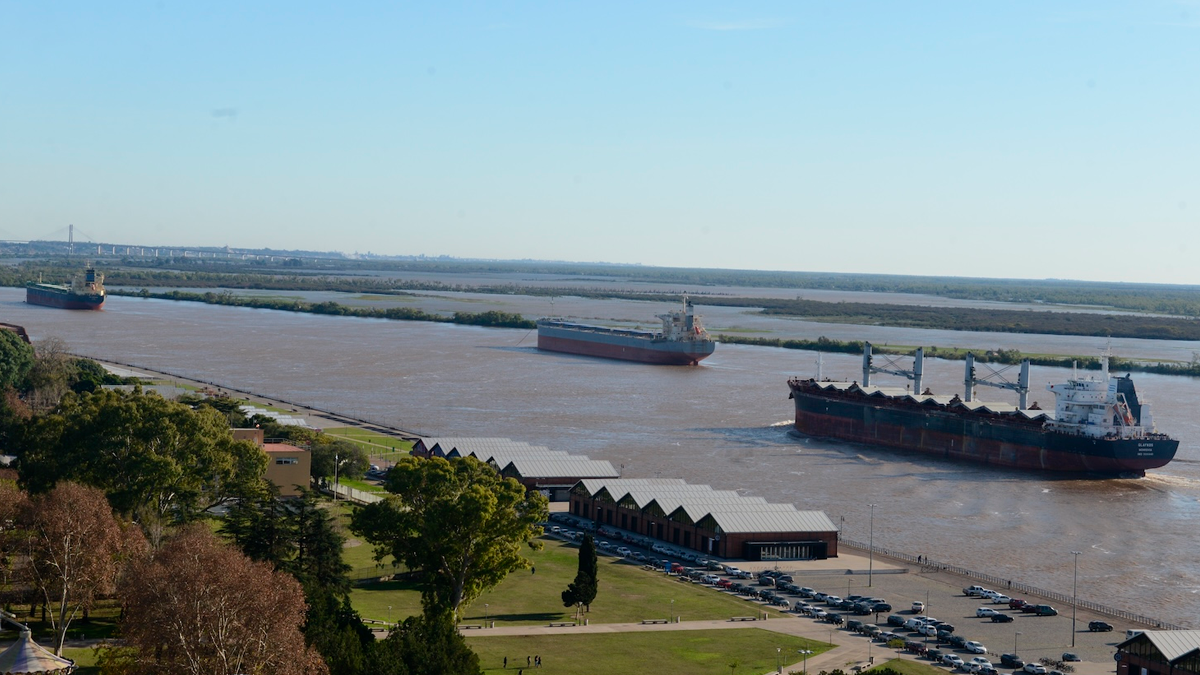 Una empresa belga se quedó otra vez con la Hidrovía y manejará por 25 años la salida del 80% de las exportaciones